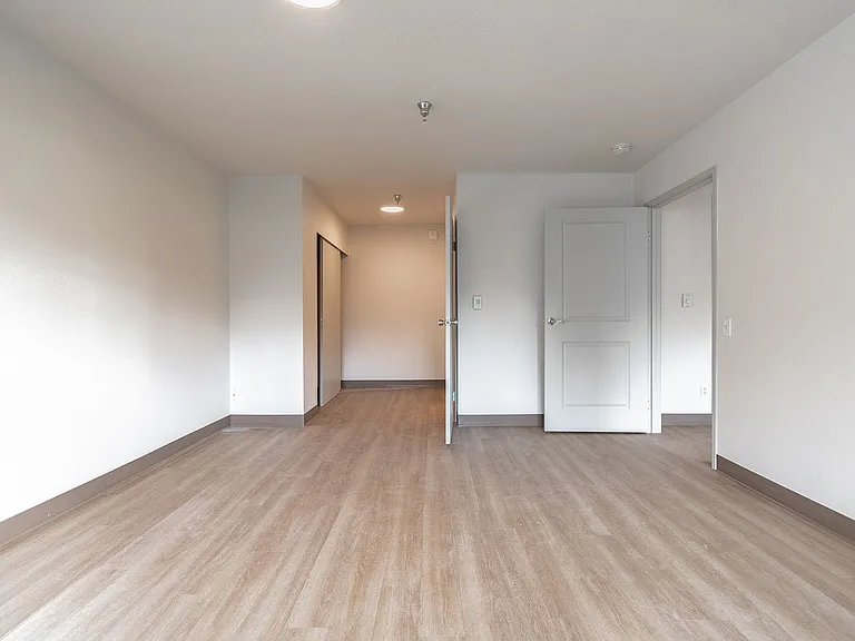 Crossroads Garden Apartments — Photo 109