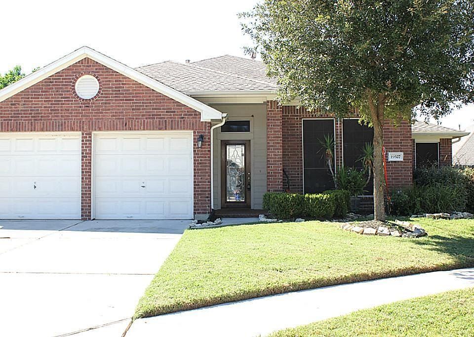 1st image of 19327 Gallatin Ln