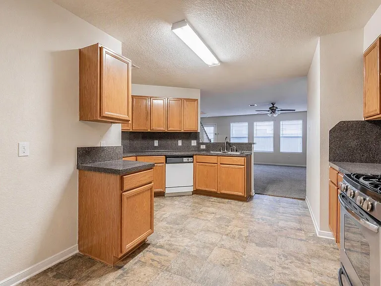 5007 Oak Stand Ct — Photo 6