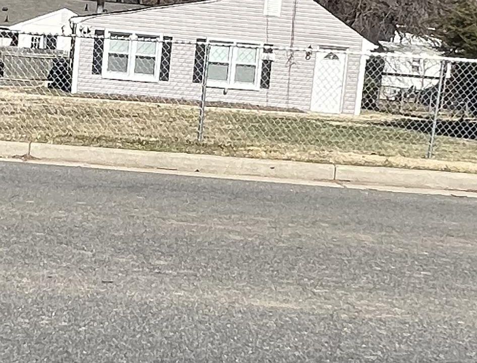 1st image of 2824 Popkins Ln
