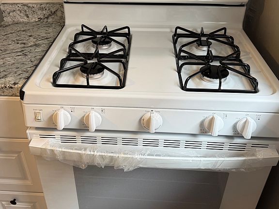 3rd image of 102 W Hudson St APT 2C
