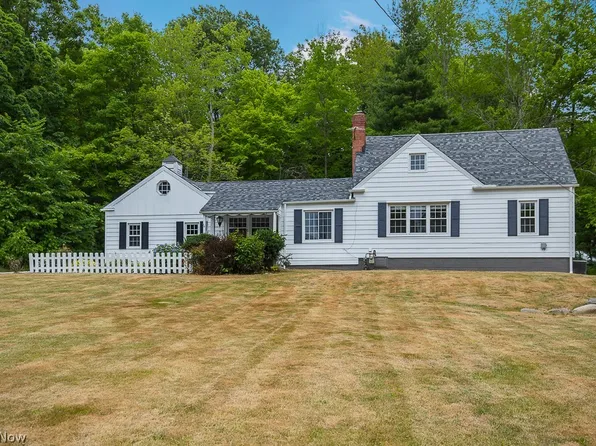 7218 Berkshire Hills Dr, Kirtland, OH 44094