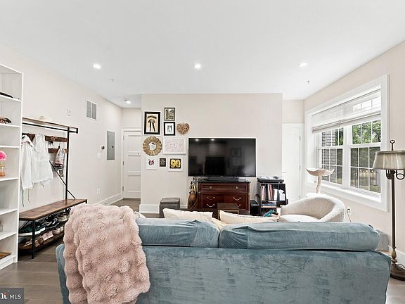 5th image of 16 17th St NE APT 113