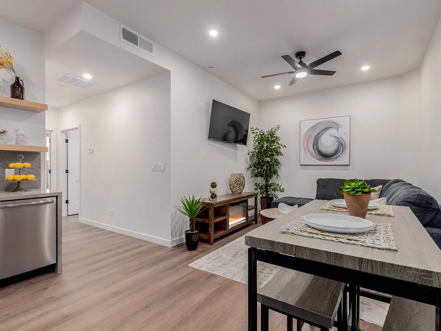 The Boardwalk Apartments at Fountain Park — Photo 3