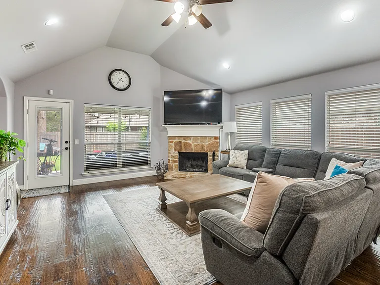 4312 Poppy Dr — Photo 10
