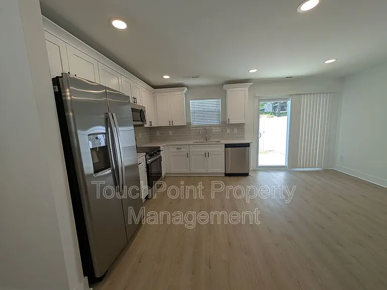 1413 Arden Ave — Photo 4