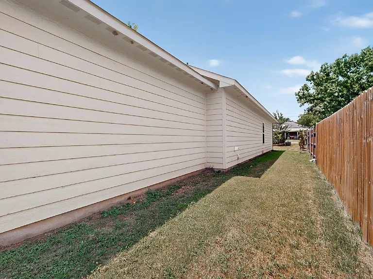 213 S Baugh St — Photo 32