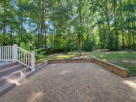 5th image of 708 Villawood Ct