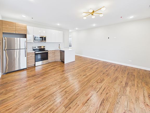 3rd image of 2236 W Cermak Rd #3R