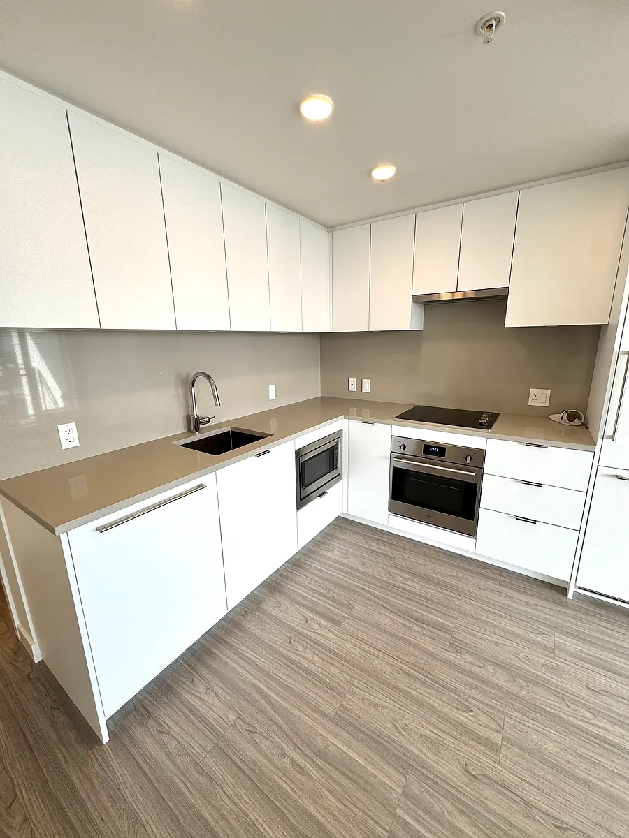 Building Photo - 13675 107a Ave #21