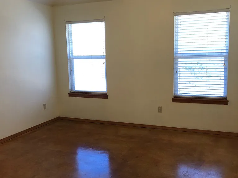 1018 Tall Oaks Trl — Photo 3