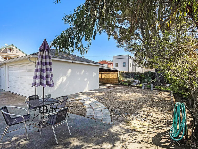 1542 Bay St. - 2 bedroom | 1 bath | Large backyard — Photo 19