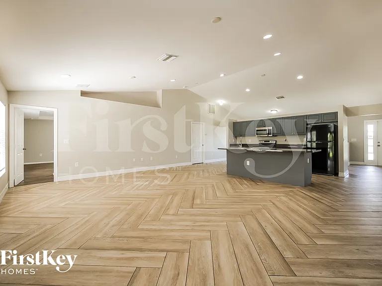 203 Roat St — Photo 5