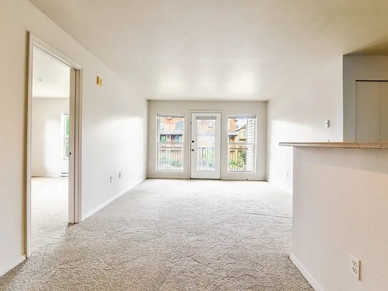 915 SW 163rd Ave — Photo 5