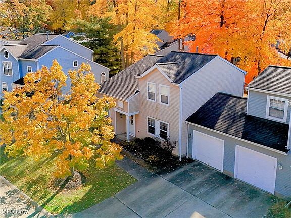 2nd image of 38 Woodbury Ln