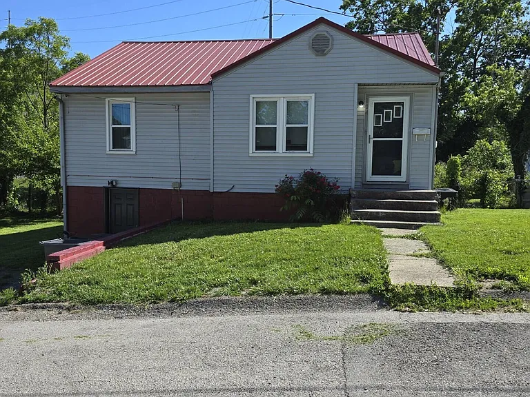 204 S Robbins Ct — Photo 1