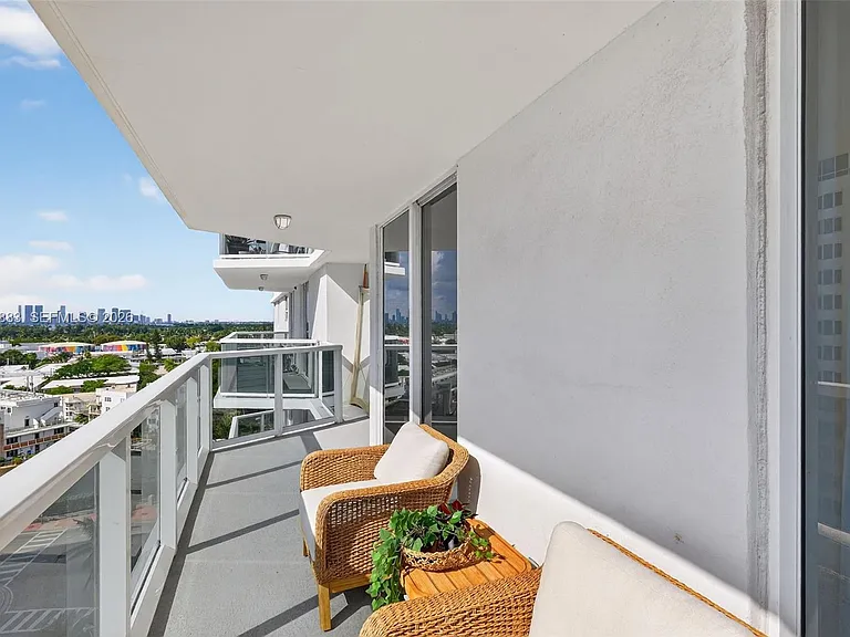 2401 Collins Ave #1406 — Photo 31
