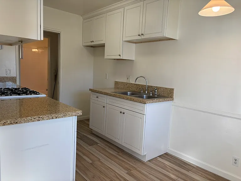 1454 1/2 W Stoneridge Ct — Photo 4