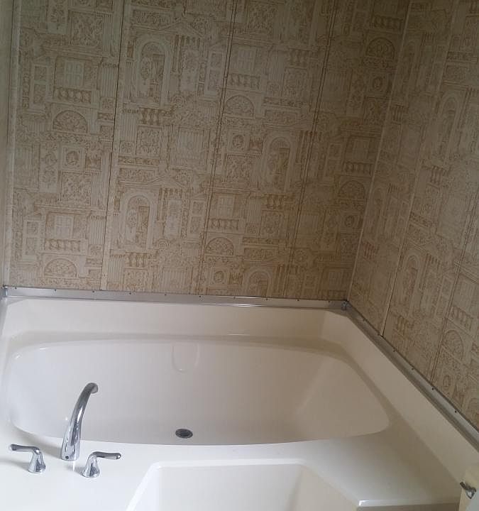 1st image of 1520 Crescentlane Dr
