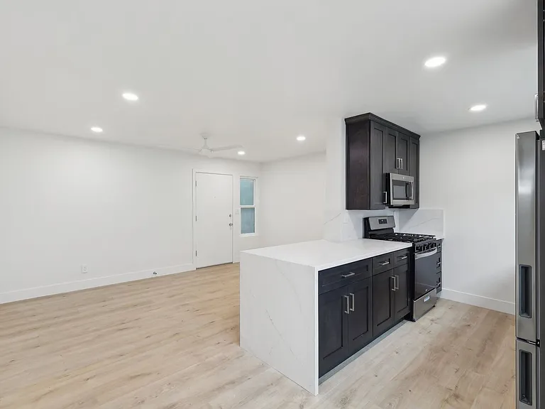 Muir Place — Photo 2
