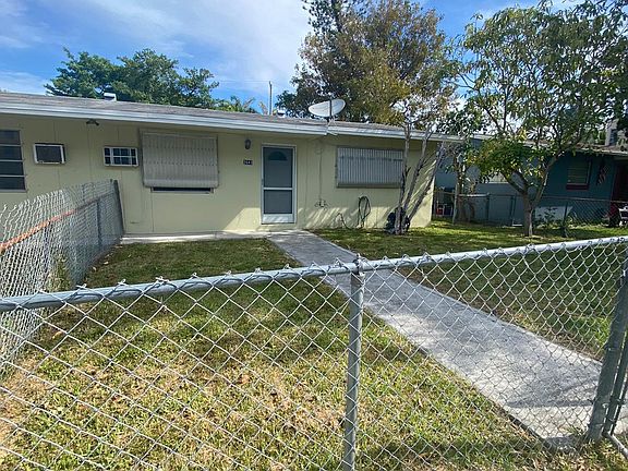 3rd image of 2643 NE 211th Ter