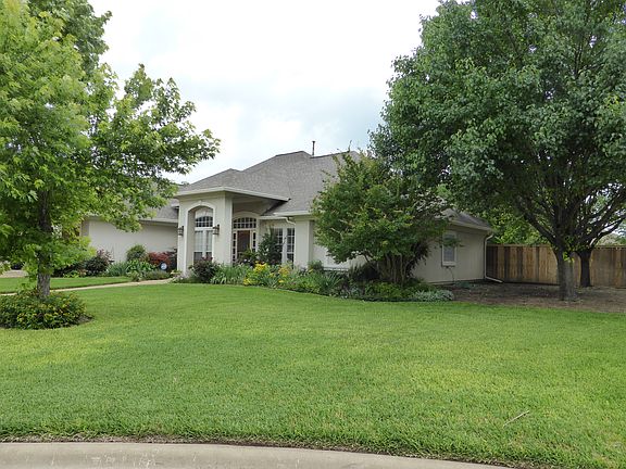 2nd image of 2510 Legend Oaks Dr