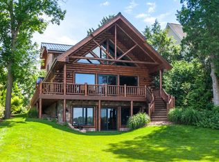 N60W34978 Lake Dr, Oconomowoc, WI