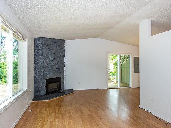 2nd image of 4920 Plomondon St