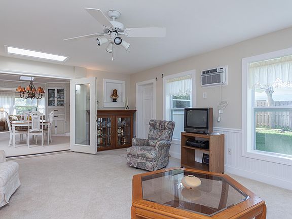 3rd image of 382 Coral Dr
