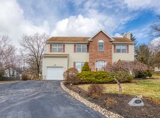 48 Country Club Dr, Clinton, NJ 08809