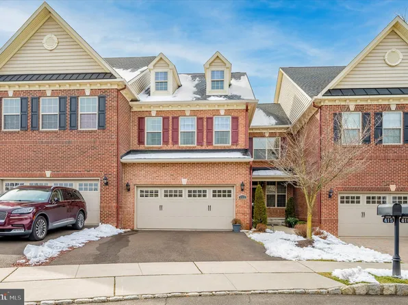 415 Saint James Ct, Langhorne, PA 19047