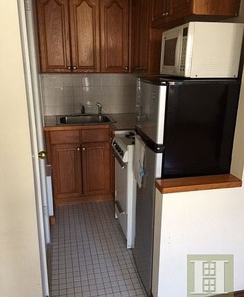 3rd image of 131 W 87th St APT 4B
