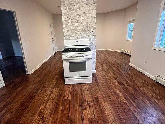 5th image of 9 Whittier St Unit 2