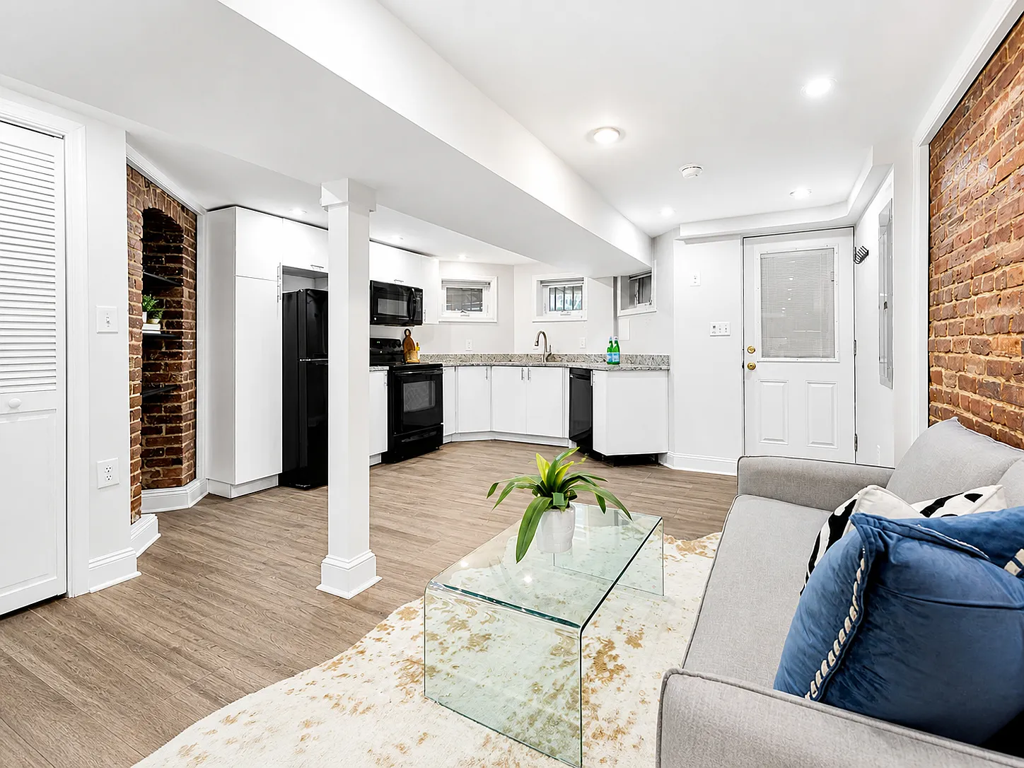 1 bed, 700 sqft, $1,999 — Photo 2