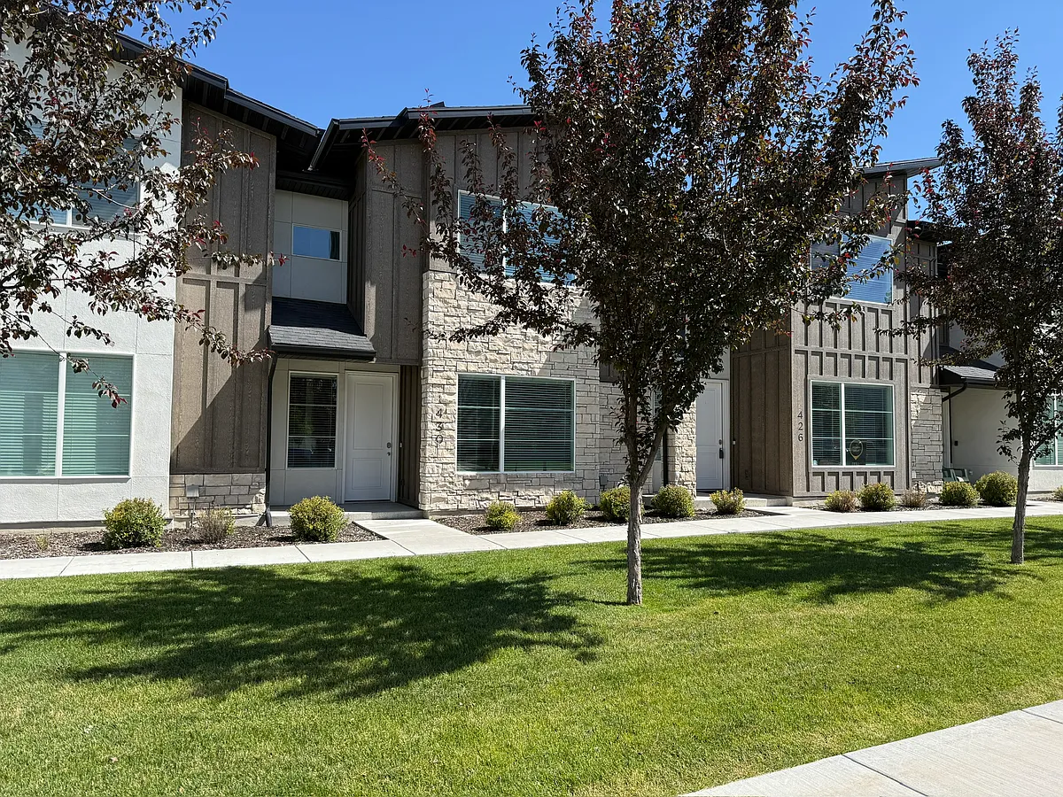 Building Photo - 430 W 85 S