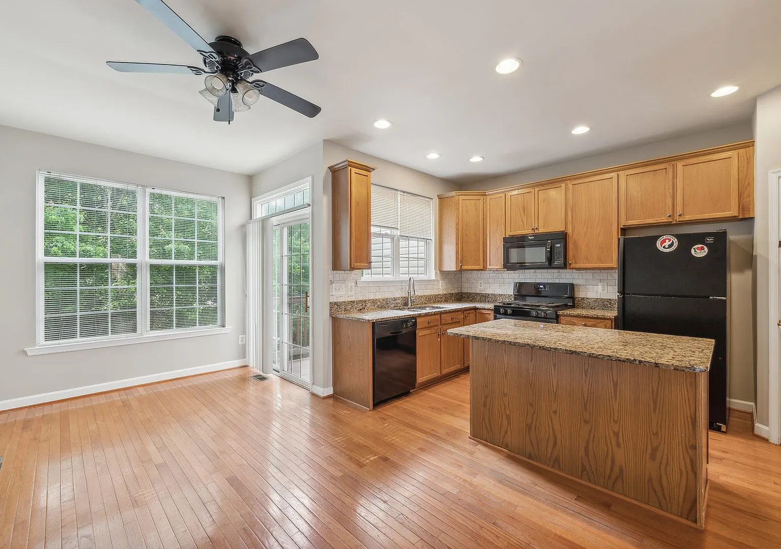 Stunning 3Bd/3.5Bth TH in the Serene Grove at Huntley Meadows Community! — Photo 3