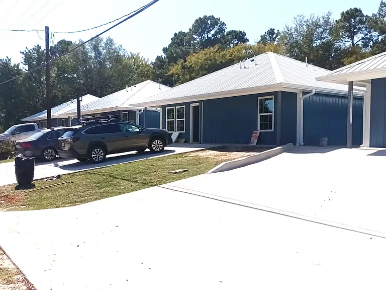 5182 Skyline Dr — Photo 2