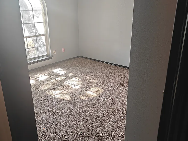 1040 Iola Ave — Photo 5