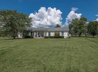 1179 Woodlake Rd, Stamping Ground, KY 40379