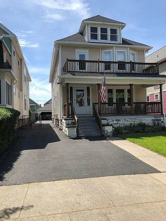 56 Sterling Ave photo 1