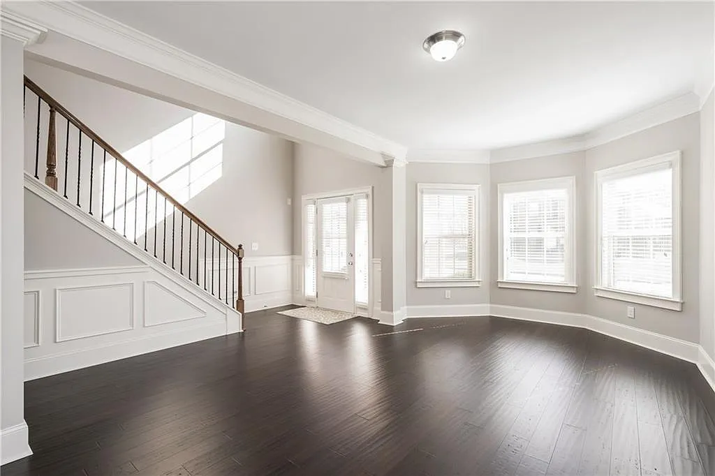 5 bed, 3.0 bath, 3284 sqft, $2,699 — Photo 4