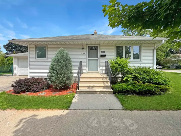 1200 9th St, Menominee, MI 49858