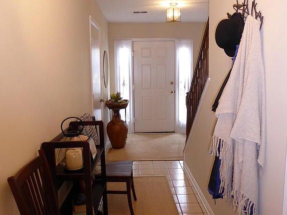 5th image of 37 Carriage House Cres