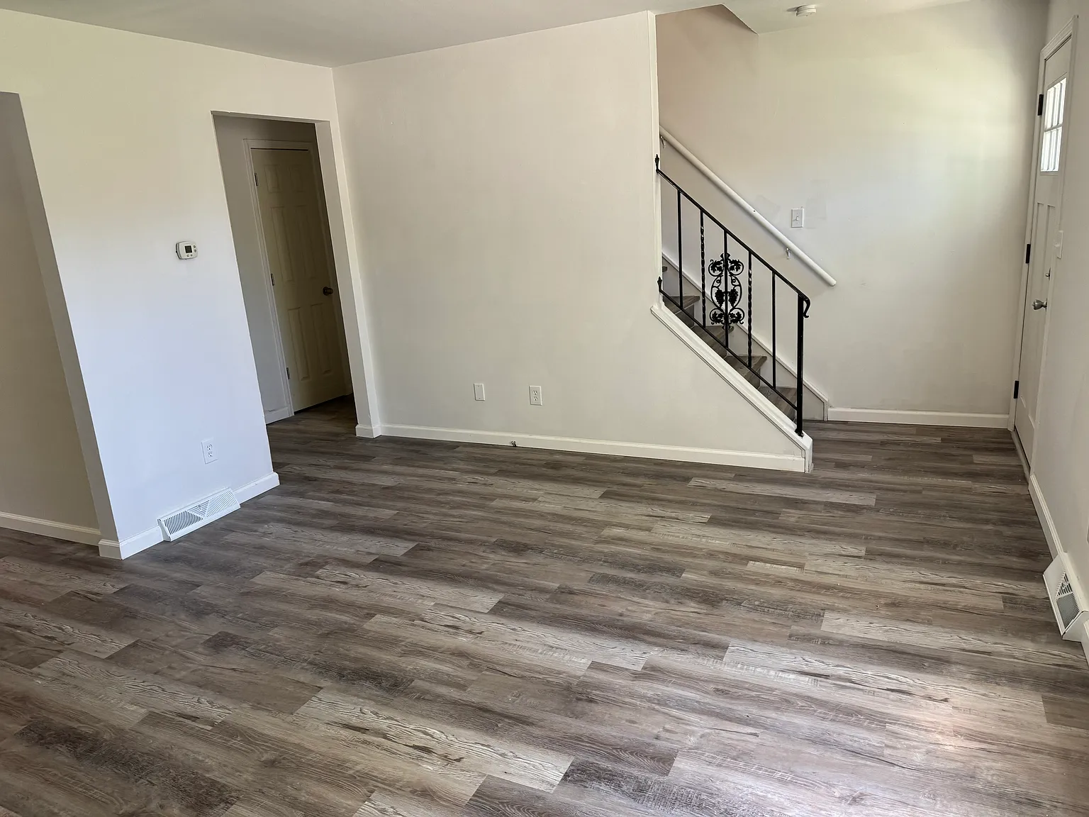 2 bed, 1.5 bath, 1100 sqft, $1,075 — Photo 3