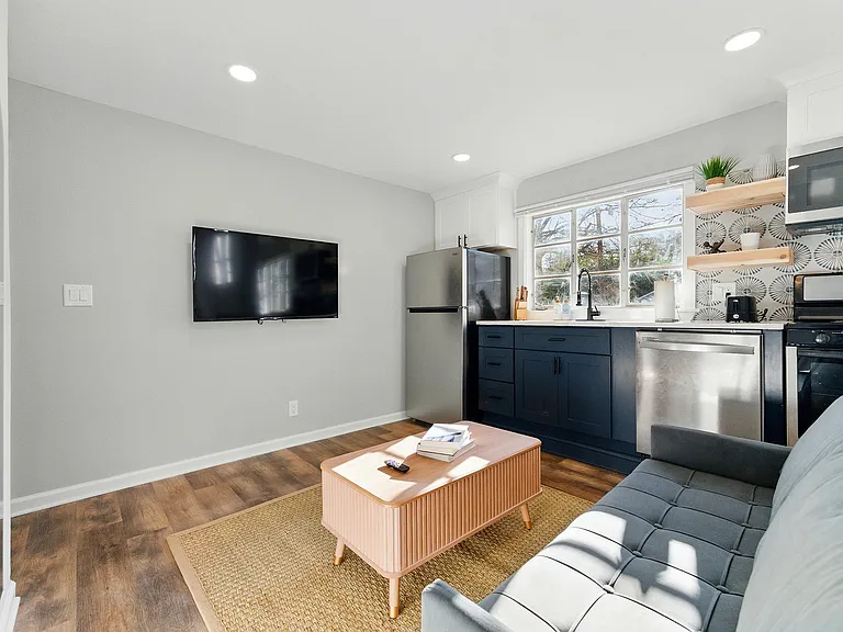 10 Cochran Rd SE #B — Photo 2