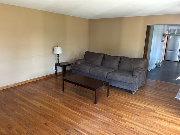 5th image of 4318 Crestwood St NW