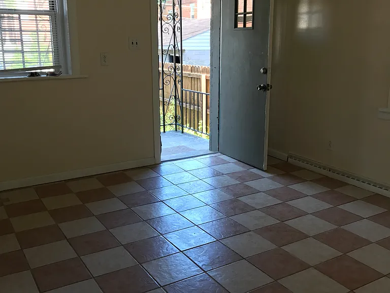 317 S Evaline St #1B — Photo 15