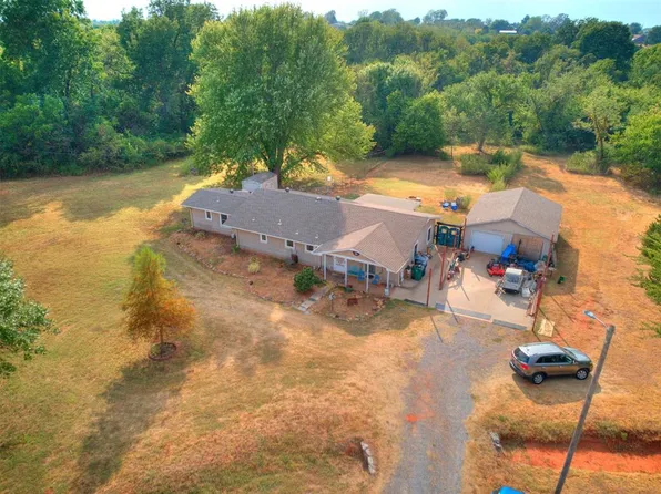 11711 S Czech Hall Rd, Mustang, OK 73064