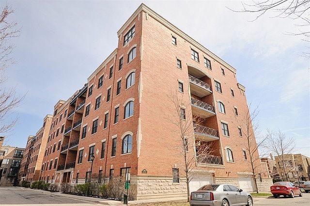 1st image of 2801 N Oakley Ave APT 208