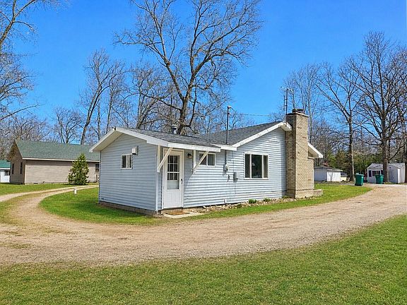3rd image of 131 Burrill Dr